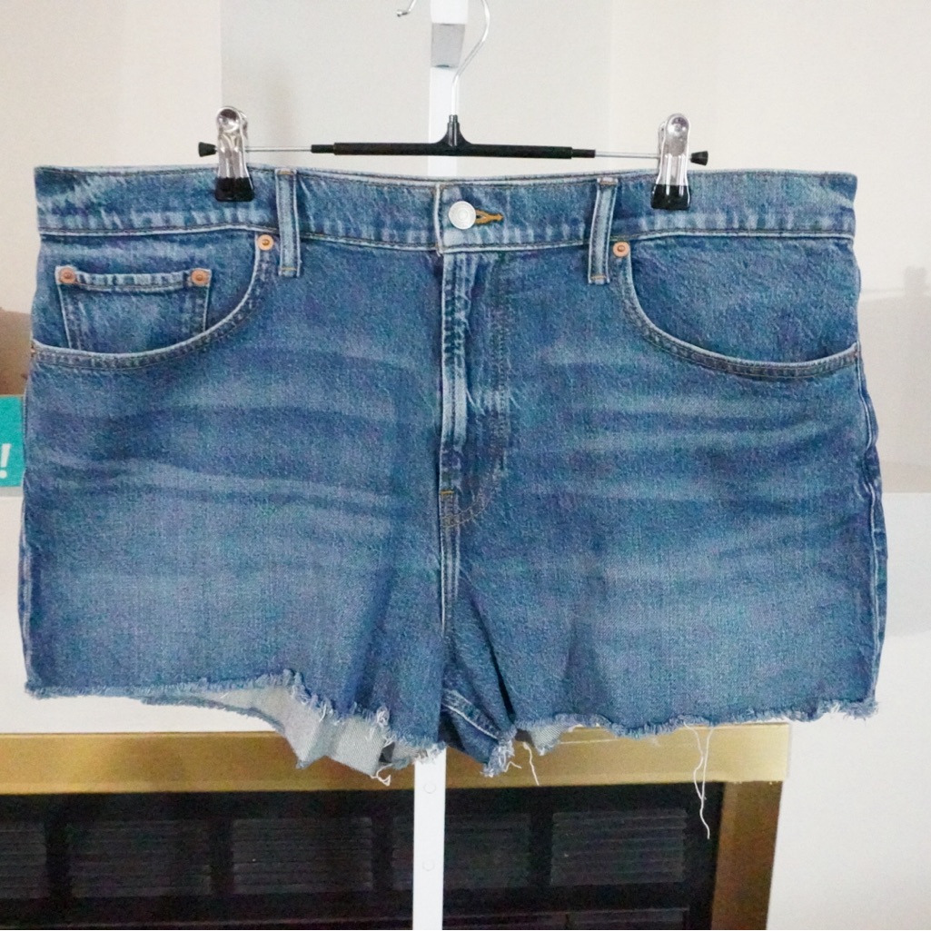 Lucky Brand Sz 16  33 Relaxed Short Cutoffs